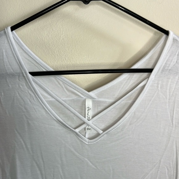 ACTIVE USA CASUAL WHITE SHORT SLEEVED VNECK TSHIRT Small - Picture 4 of 7